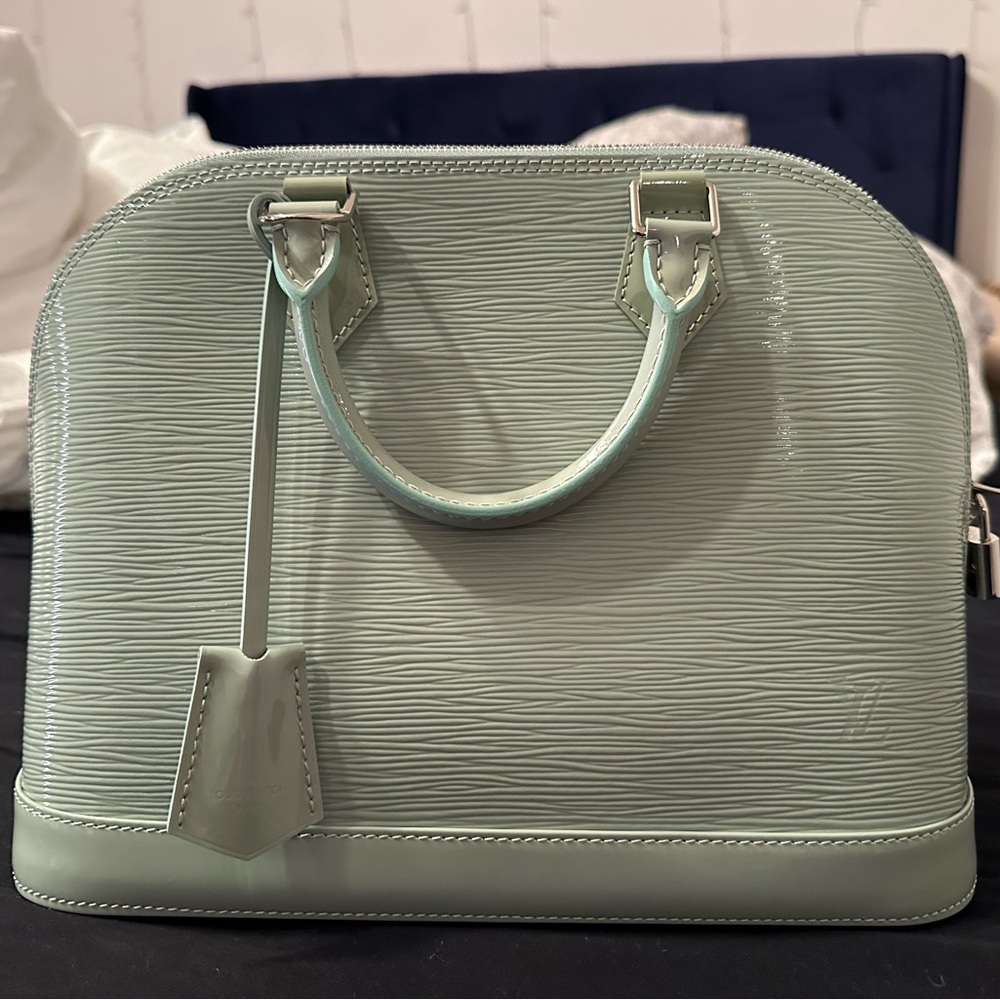 Louis Vuitton Alma Epi